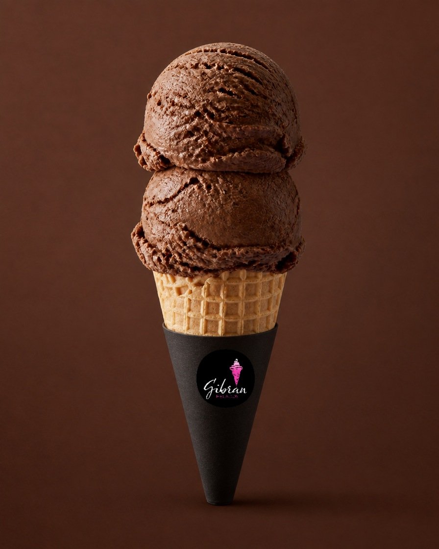 Cono de helado Cacao de Tabasco de Helados Gibran, CDMX. Sabor prehispánico. Desde $30 MXN la bola (2 bolas $50 MXN); litro $250 MXN (0.5 L $150, 4 L $950). Versión sin azúcar bajo pedido, endulzada con miel o fruta.