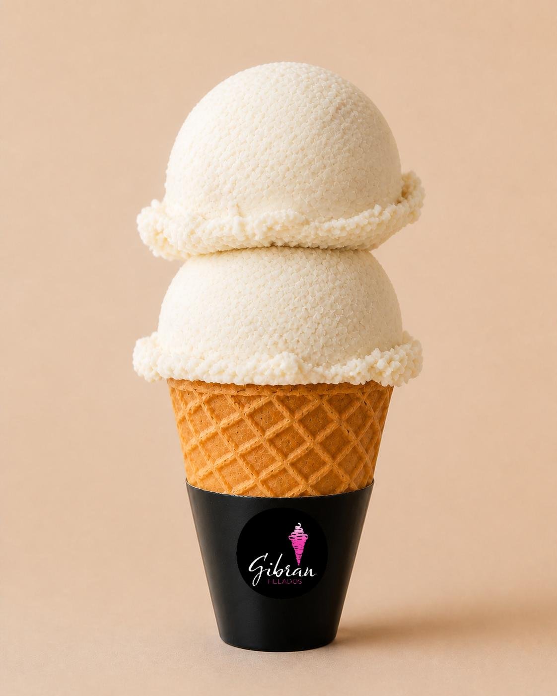 Cono de helado Ta’ab’ K’aana’ab — Sal de mar de Helados Gibran, CDMX. Sabor exclusivo de la membresía Helados Gibran. Desde $30 MXN la bola (2 bolas $50 MXN); litro $250 MXN (0.5 L $150, 4 L $950). Versión sin azúcar bajo pedido, endulzada con miel o fruta.