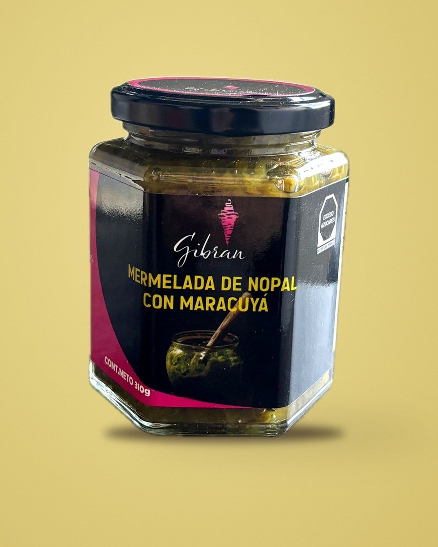 Frasco de mermelada de nopal con maracuyá